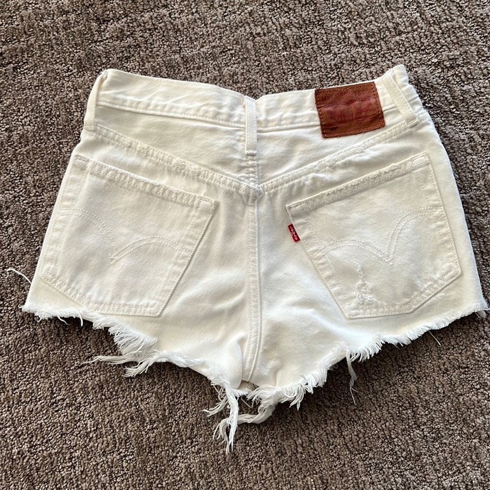 White Levi’s Cutoffs